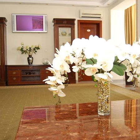 צ'יסינאו Platinum Hotel מראה חיצוני תמונה