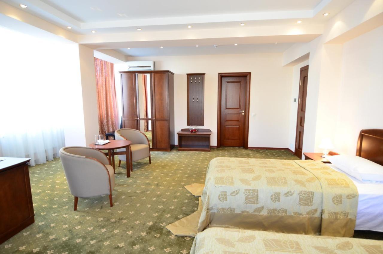 צ'יסינאו Platinum Hotel מראה חיצוני תמונה