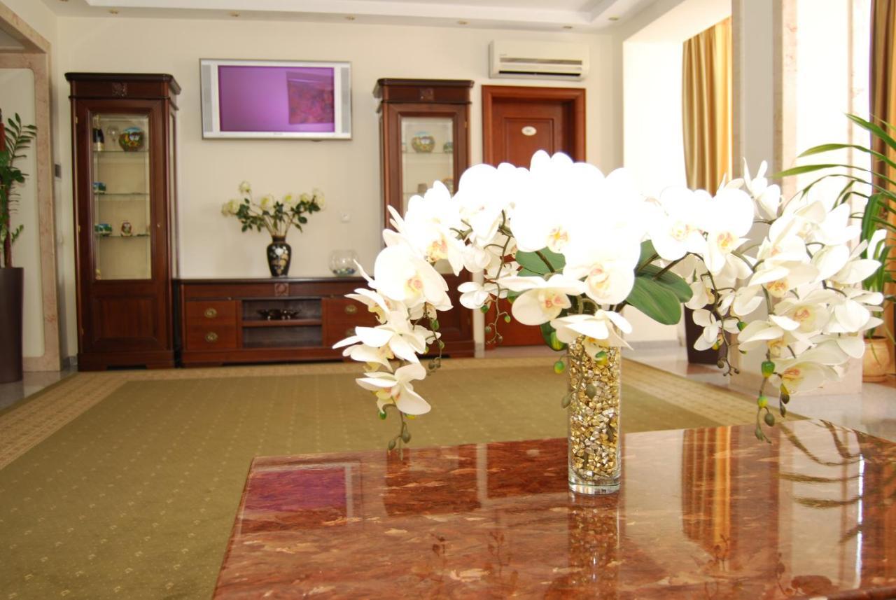 צ'יסינאו Platinum Hotel מראה חיצוני תמונה