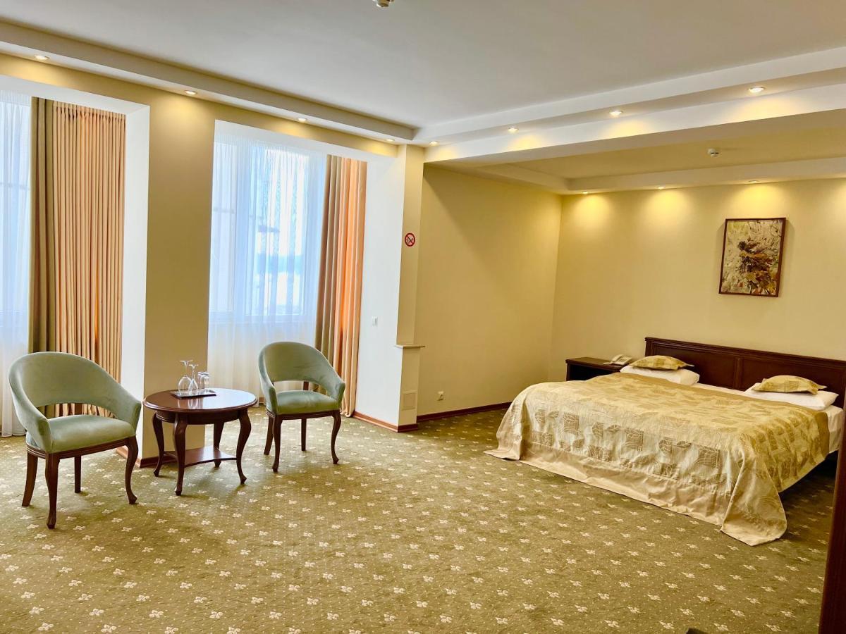 צ'יסינאו Platinum Hotel מראה חיצוני תמונה