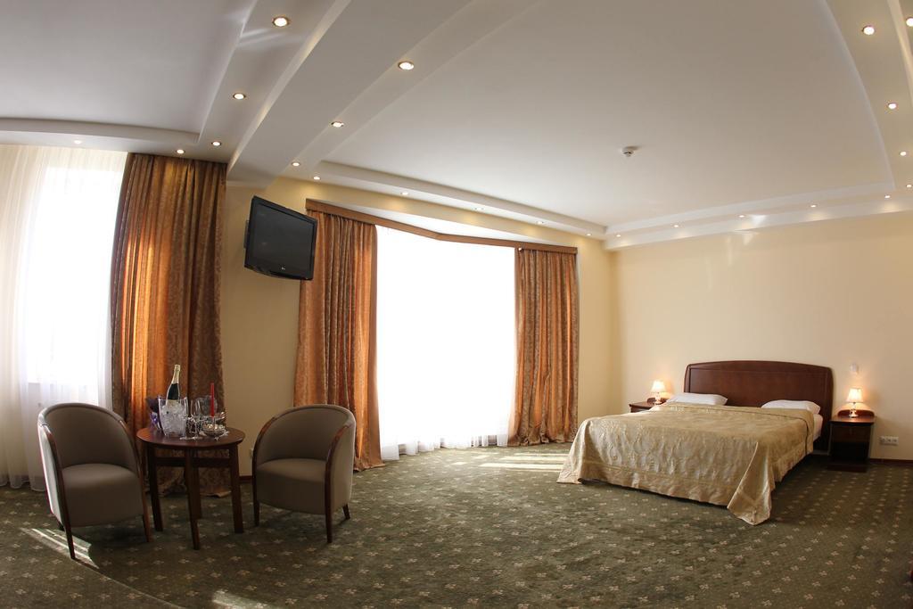 צ'יסינאו Platinum Hotel מראה חיצוני תמונה