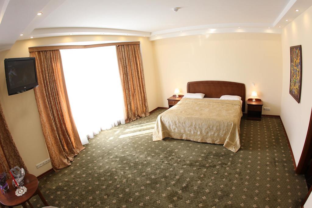 צ'יסינאו Platinum Hotel מראה חיצוני תמונה