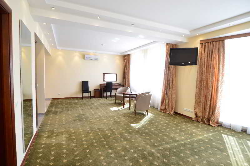 צ'יסינאו Platinum Hotel מראה חיצוני תמונה