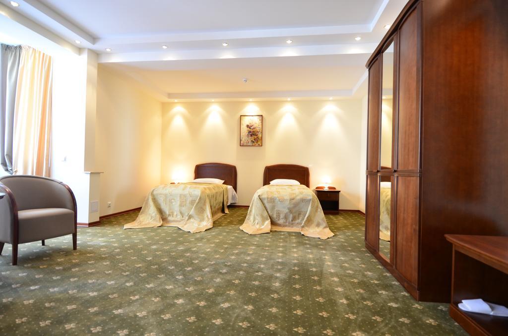 צ'יסינאו Platinum Hotel מראה חיצוני תמונה