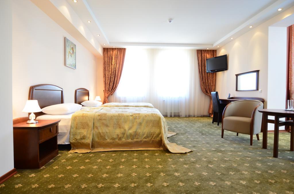 צ'יסינאו Platinum Hotel מראה חיצוני תמונה