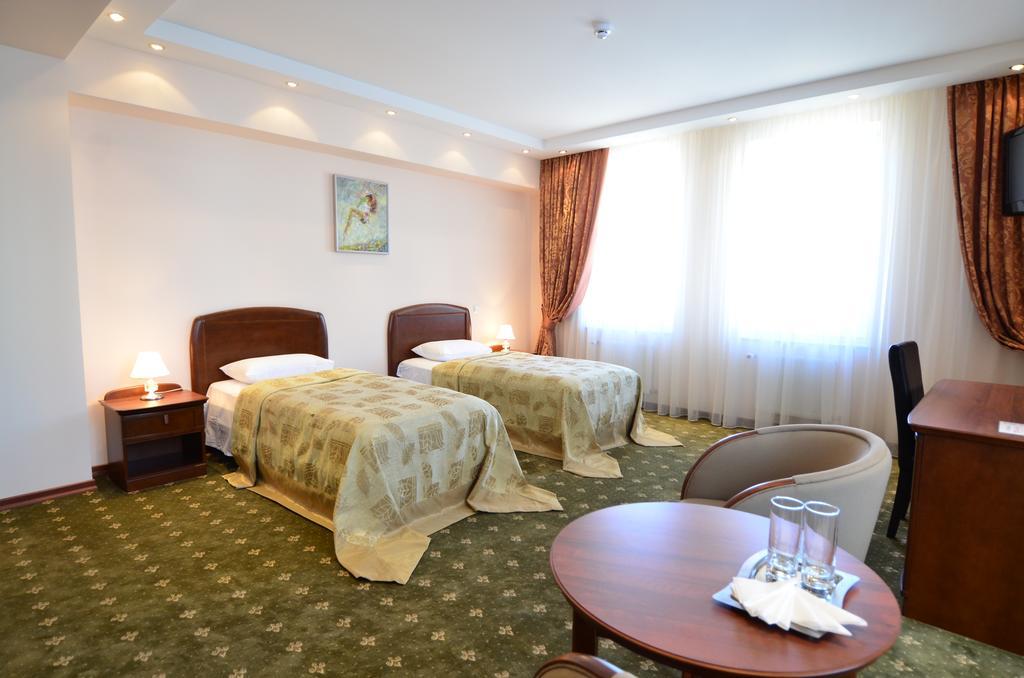 צ'יסינאו Platinum Hotel מראה חיצוני תמונה