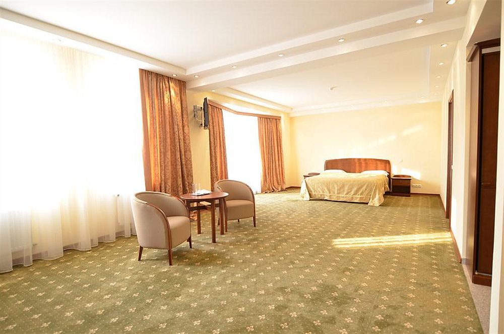 צ'יסינאו Platinum Hotel מראה חיצוני תמונה