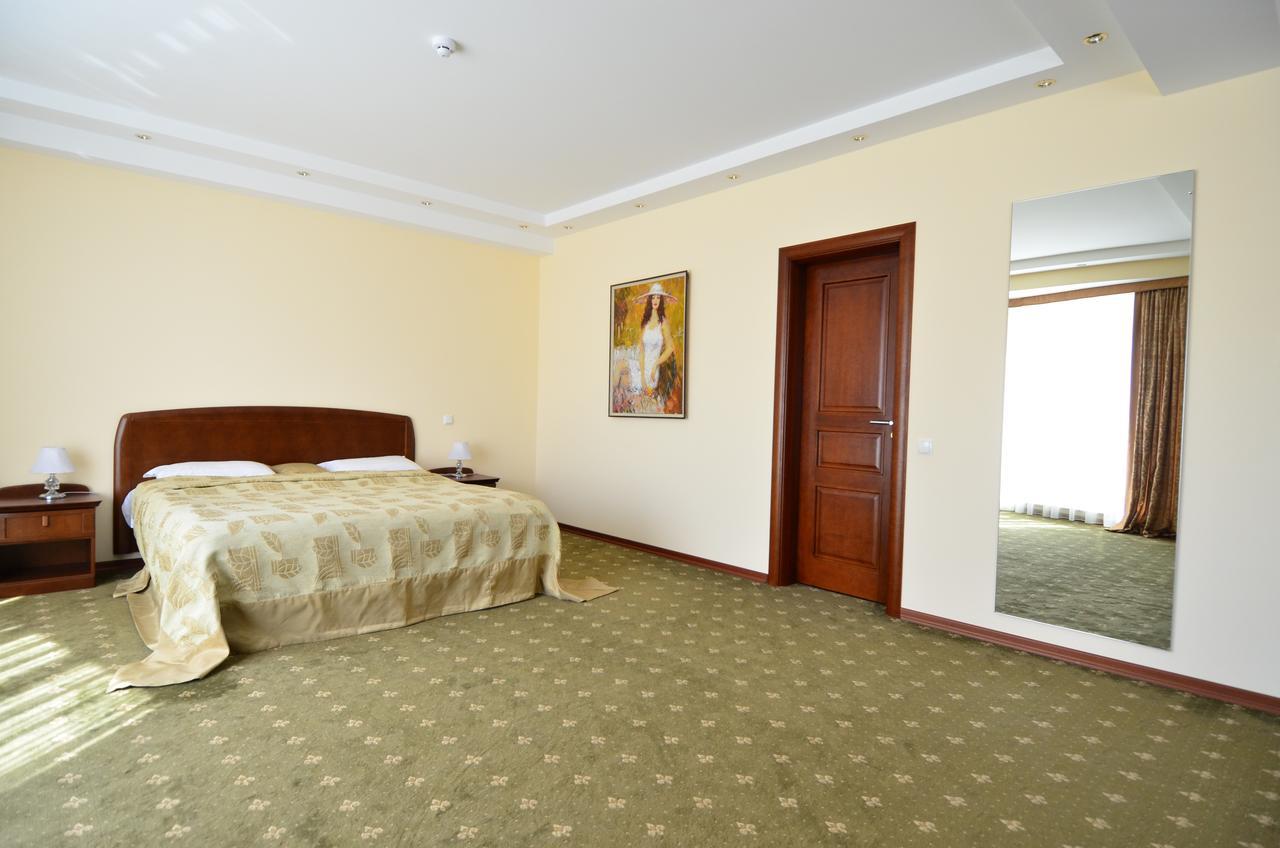 צ'יסינאו Platinum Hotel מראה חיצוני תמונה