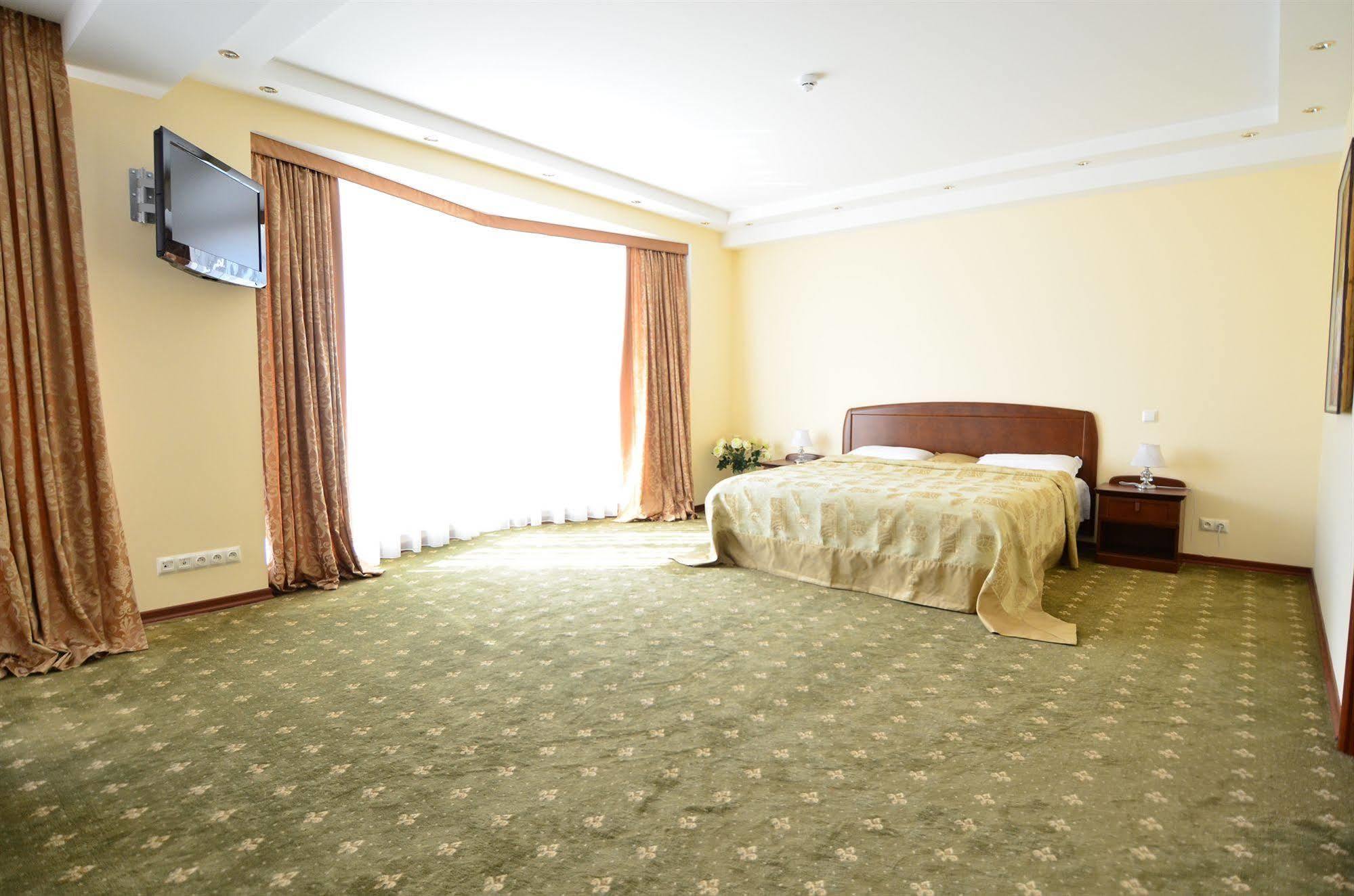 צ'יסינאו Platinum Hotel מראה חיצוני תמונה
