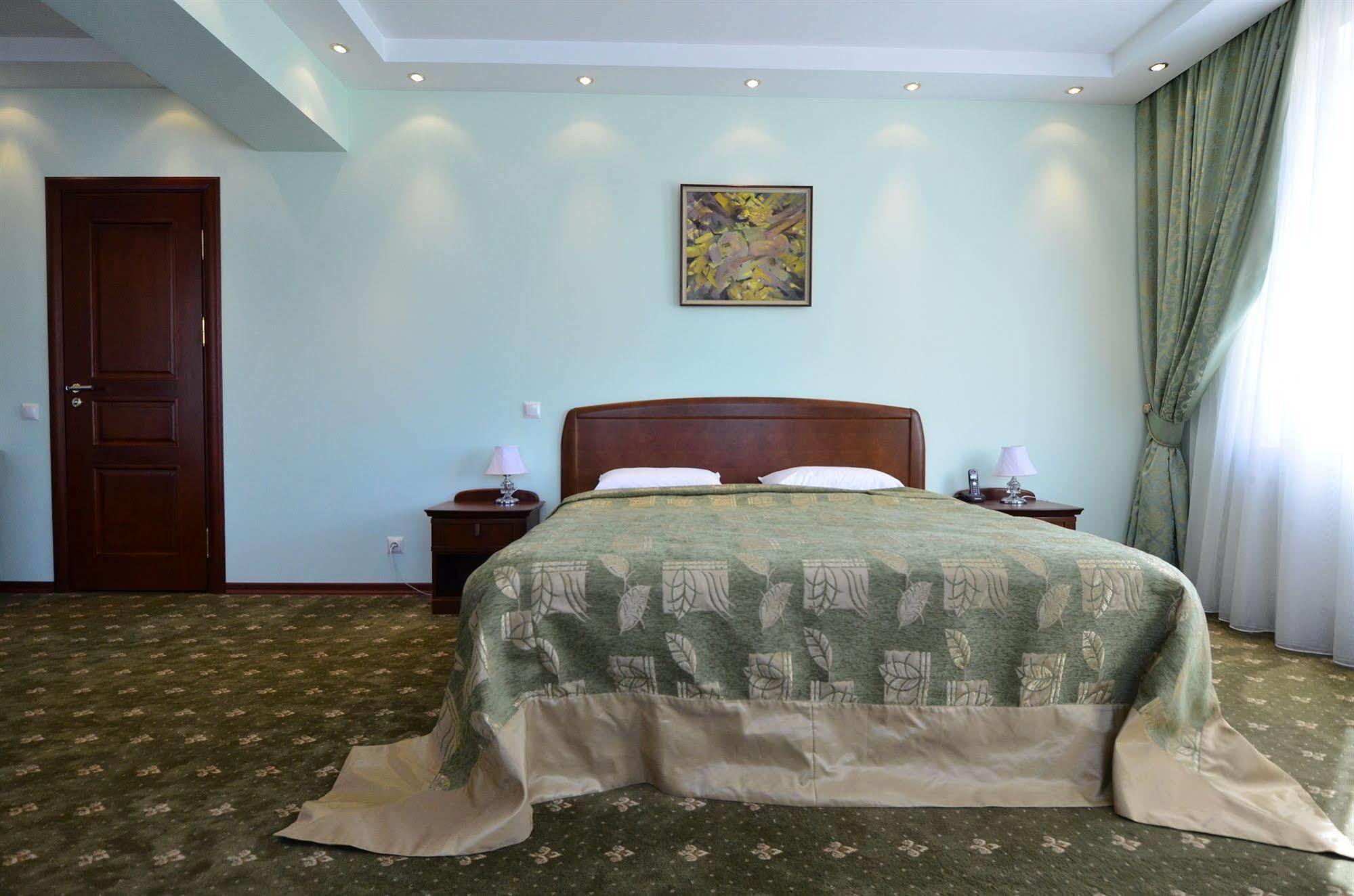 צ'יסינאו Platinum Hotel מראה חיצוני תמונה