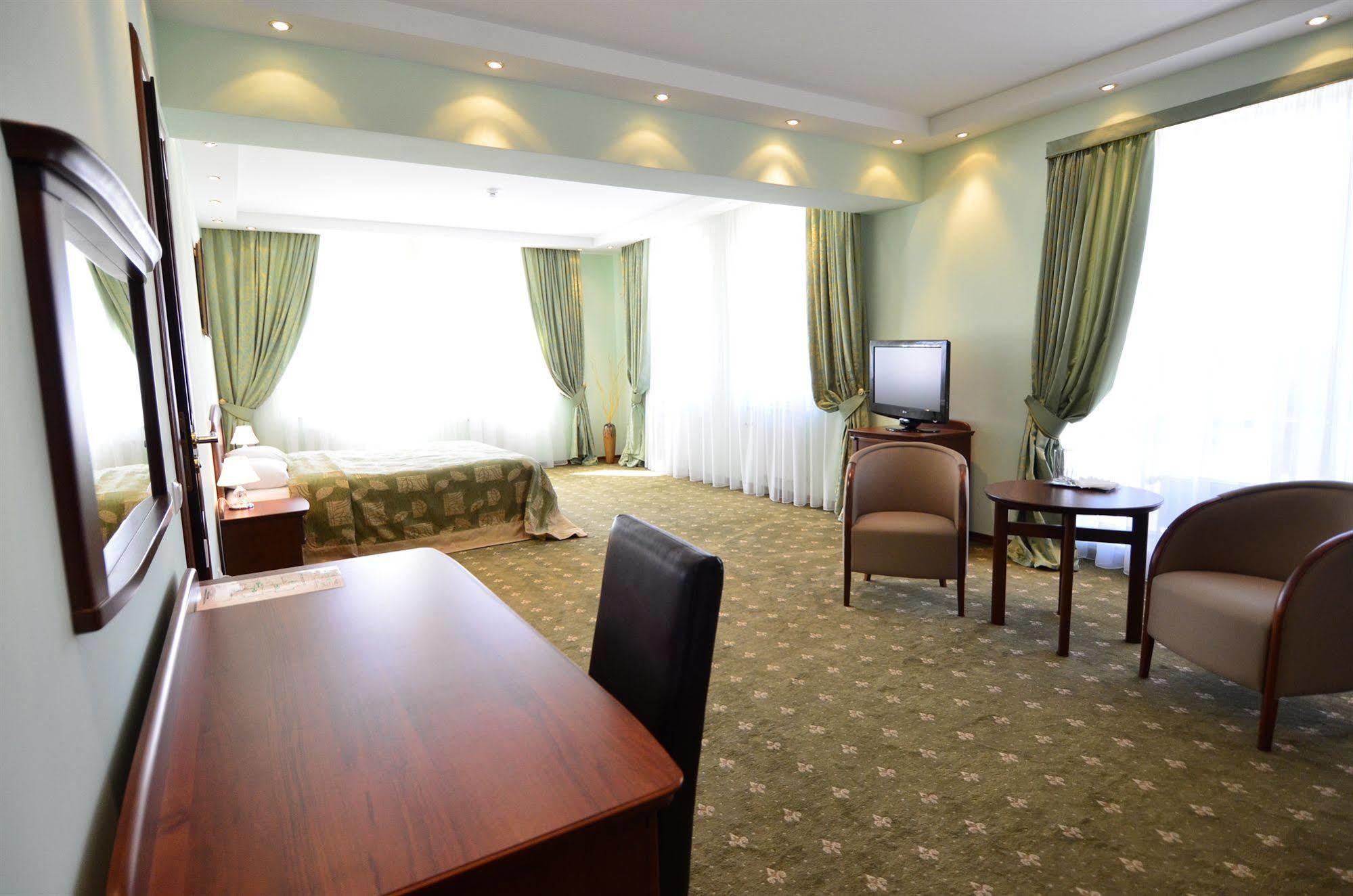 צ'יסינאו Platinum Hotel מראה חיצוני תמונה