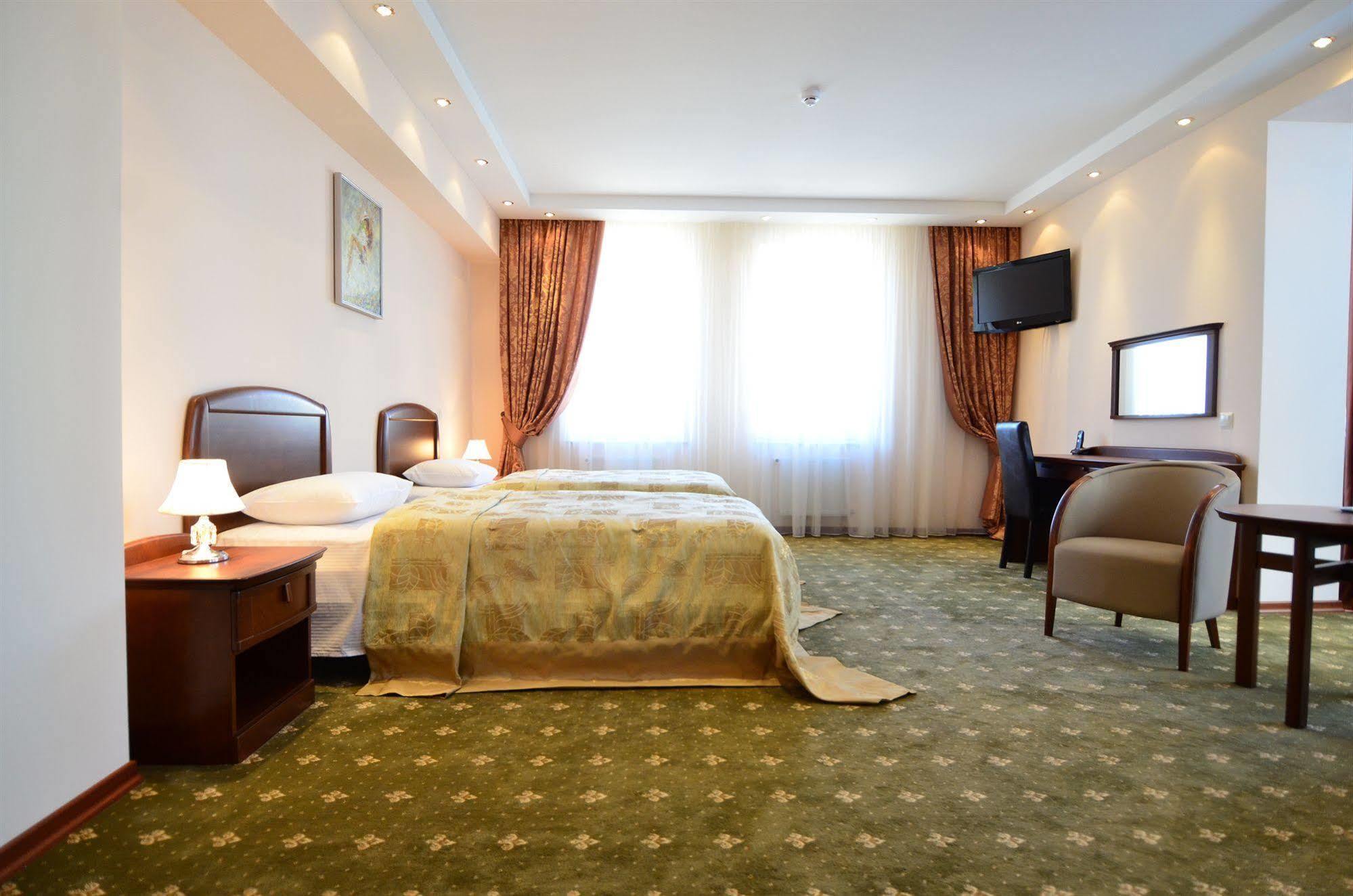 צ'יסינאו Platinum Hotel מראה חיצוני תמונה