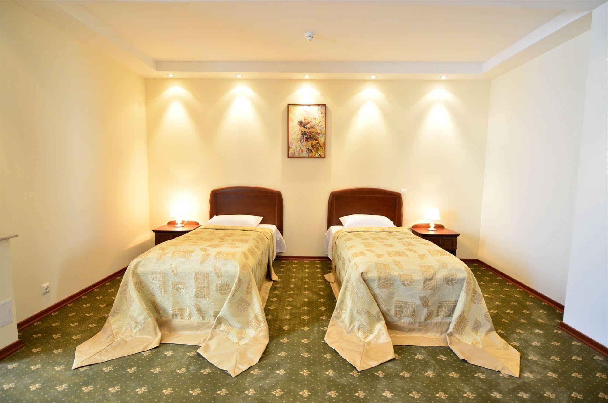 צ'יסינאו Platinum Hotel מראה חיצוני תמונה