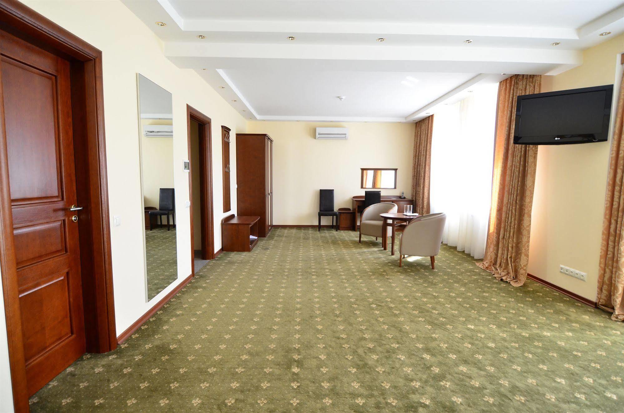 צ'יסינאו Platinum Hotel מראה חיצוני תמונה